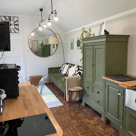 Newly Refurbished One Bedroom With Additional Sofa Bed Self Contained Flat In Garden Abbots Langley Zewnętrze zdjęcie