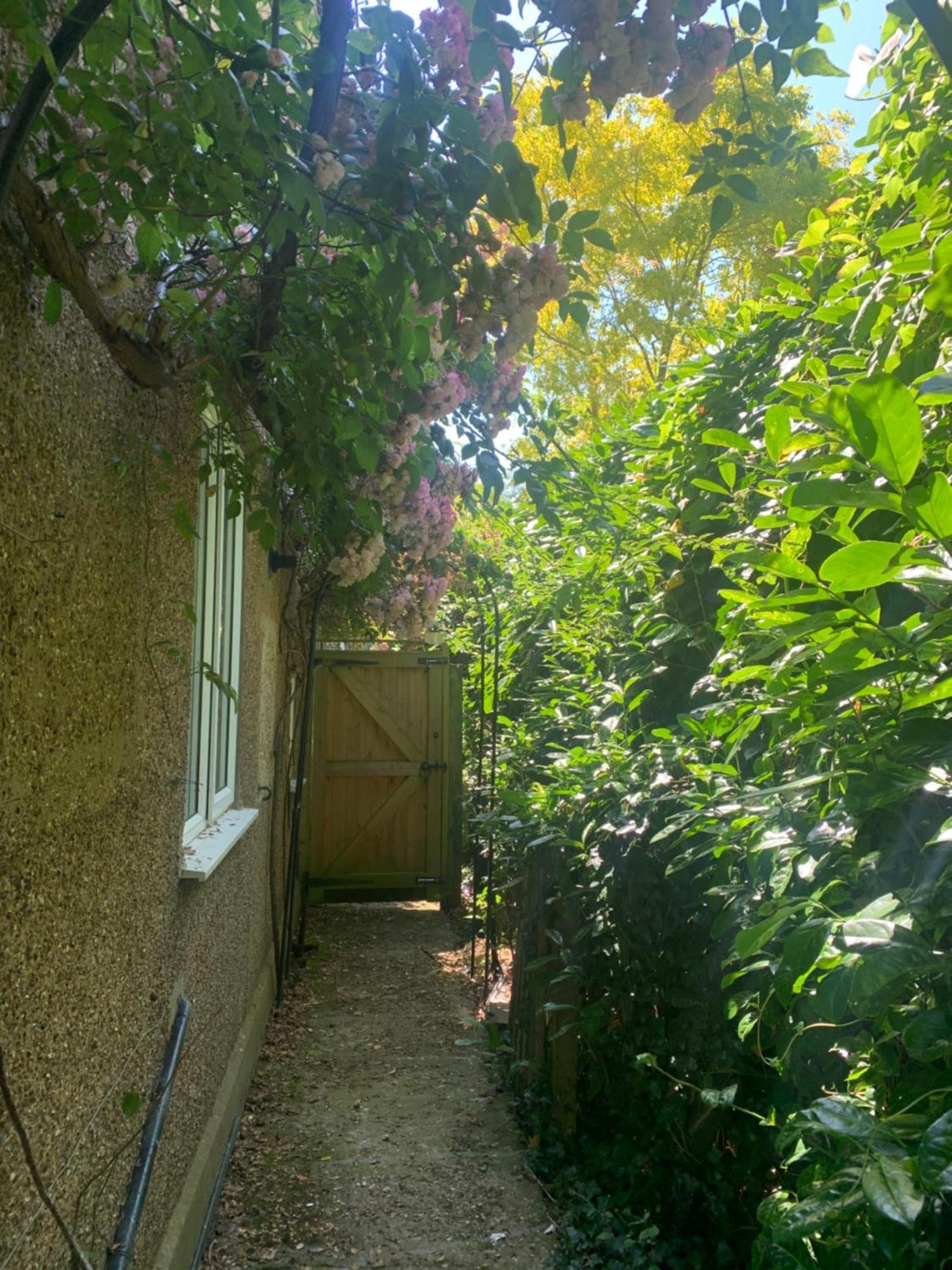 Newly Refurbished One Bedroom With Additional Sofa Bed Self Contained Flat In Garden Abbots Langley Zewnętrze zdjęcie